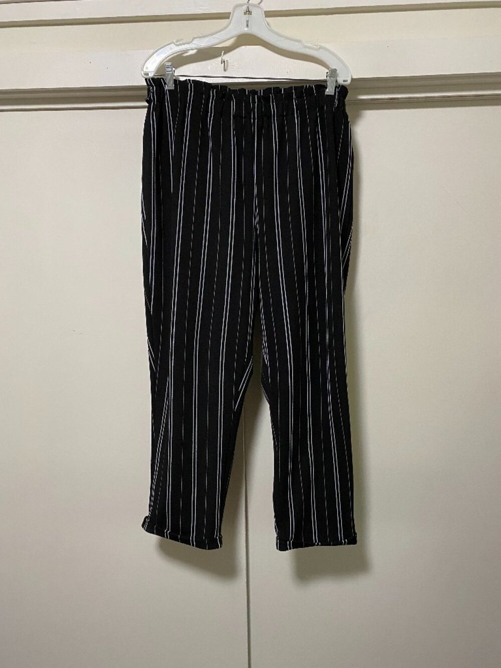 No Comment Ny La, plus size, black pants w/white & tan stripes, size 2X